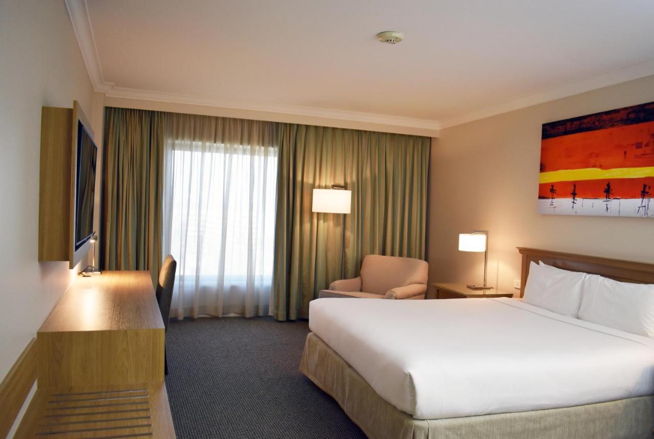 Deluxe King Room with Airport View