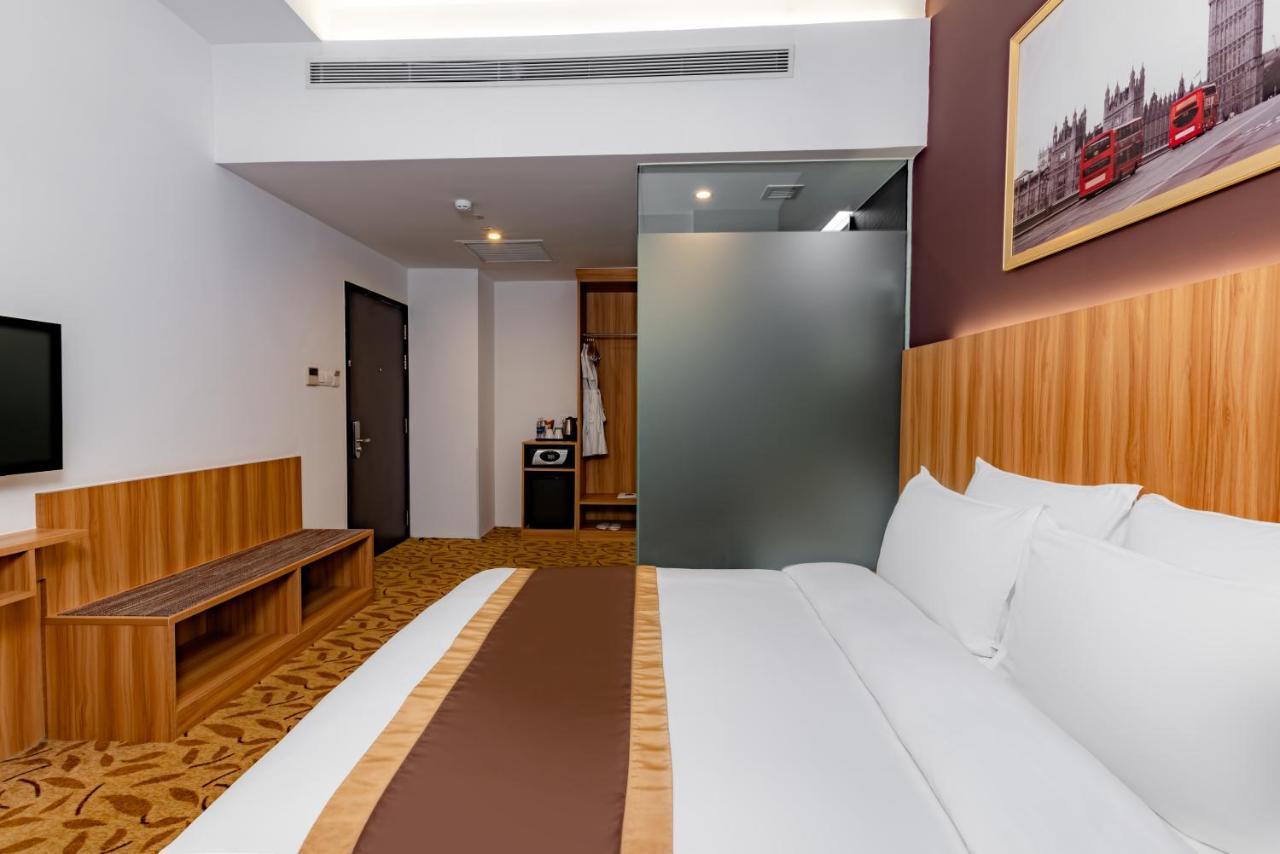 Superior Queen Room (No View) With Free Minibar