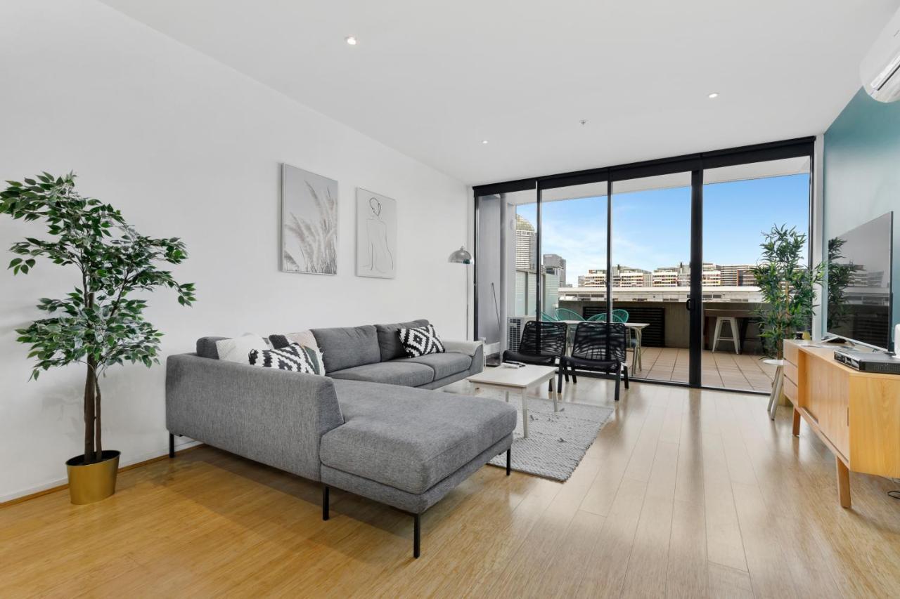 NewQuay Three-Bedroom Apartment with Harbour View