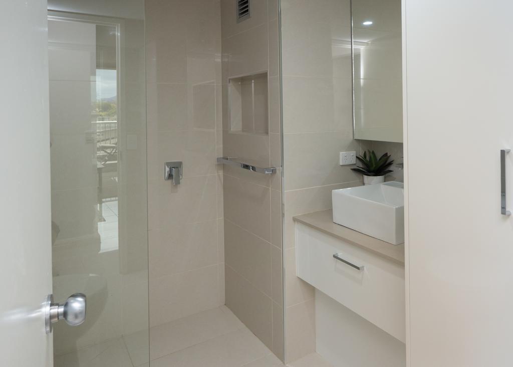 Deluxe One-Bedroom Apartment,1538724907:JPEG