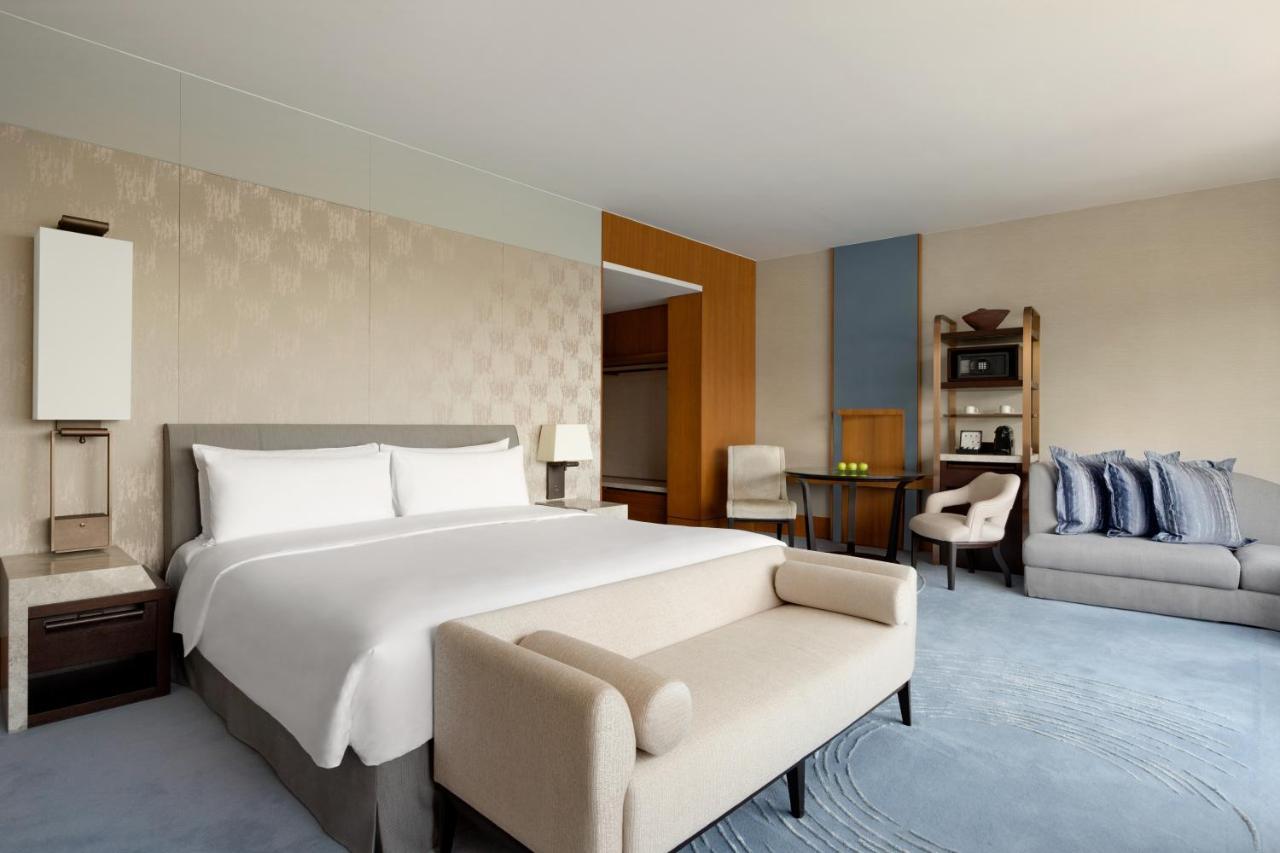 Club Premier KIng Room with Sea View