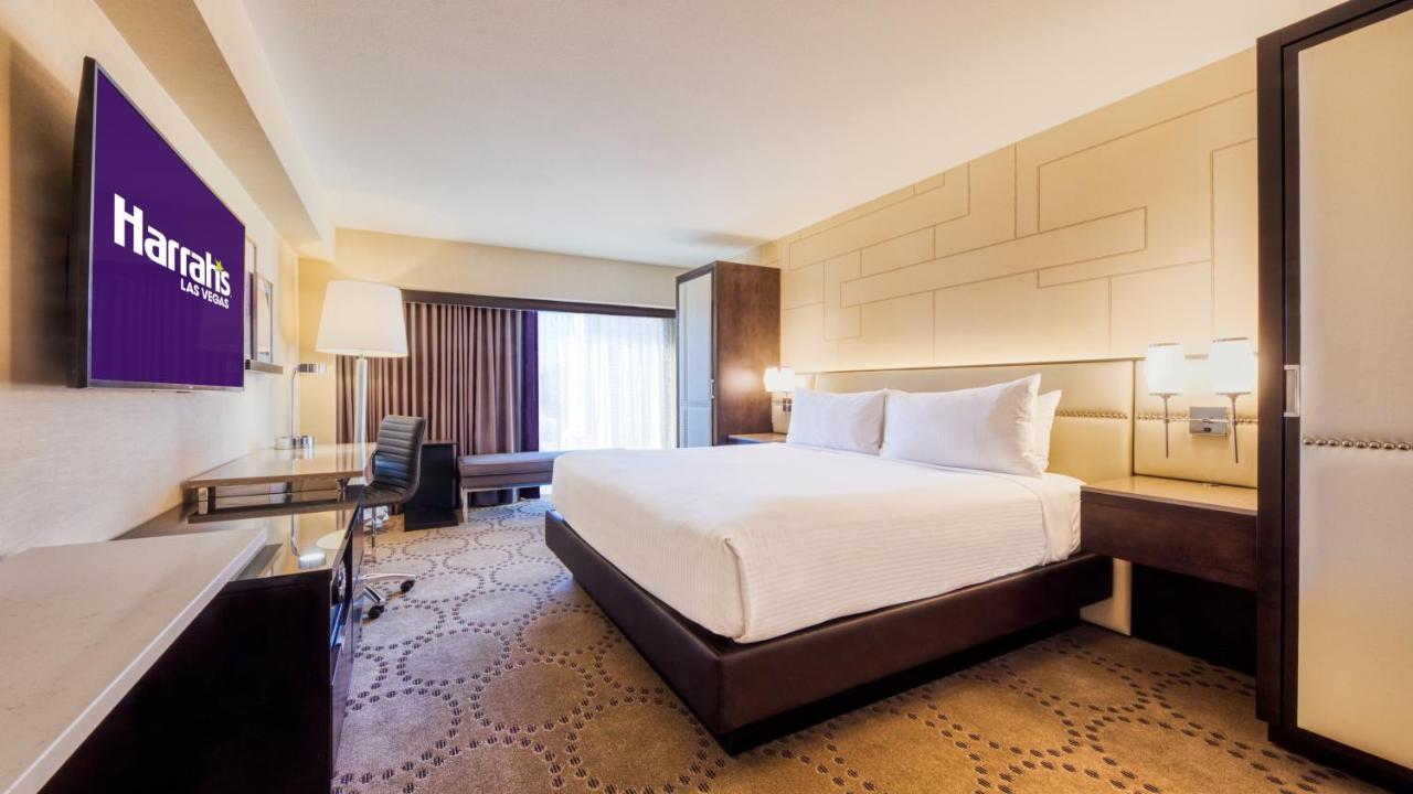 Mountain Tower Deluxe Room 1 King Bed Non-Smoking Pool View,1707799292:JPEG