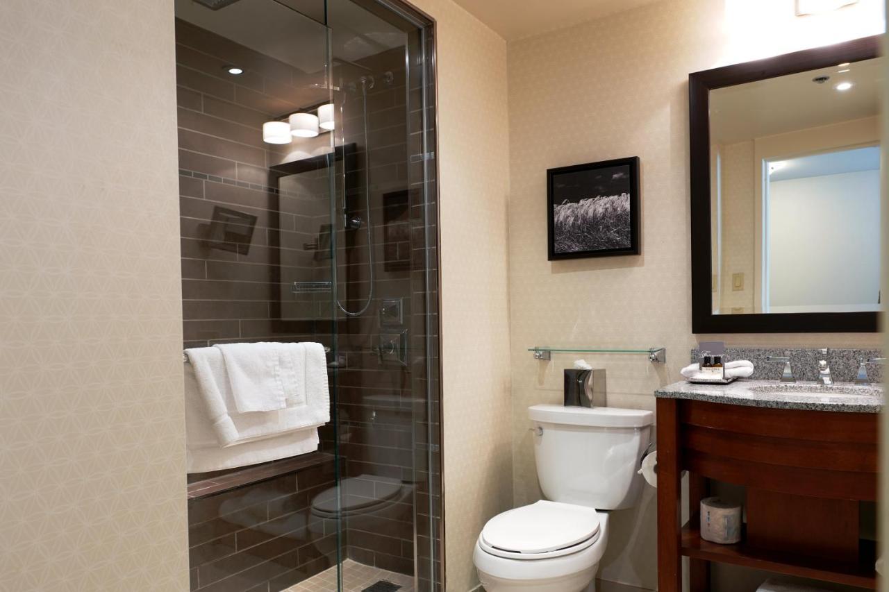Queen Room with City View