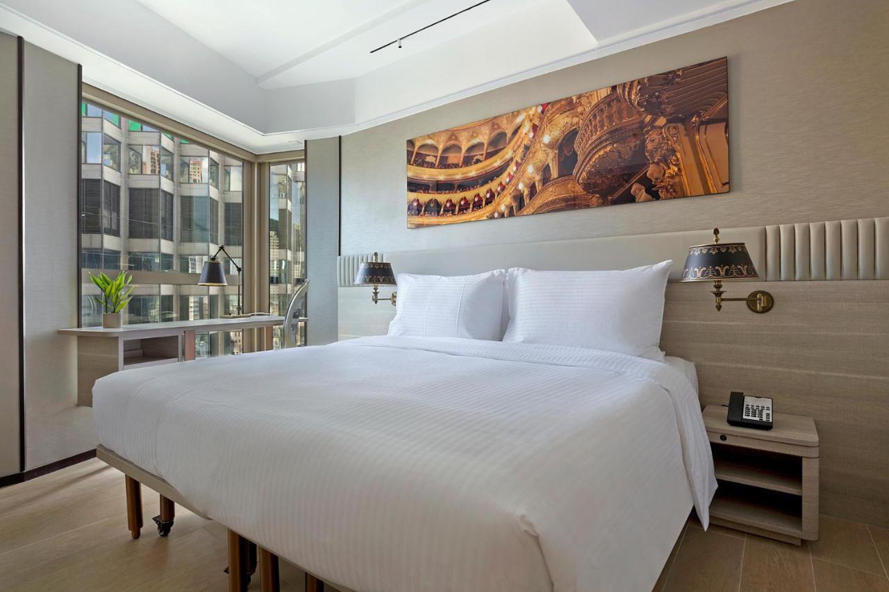 Alex Diamond City View Room
