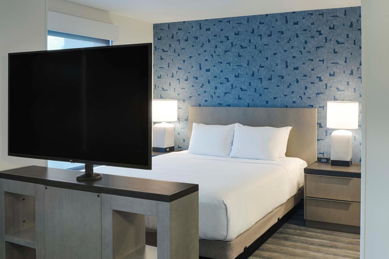 King Studio Suite with Sofa Bed, Kitchen and Accessible Tub
