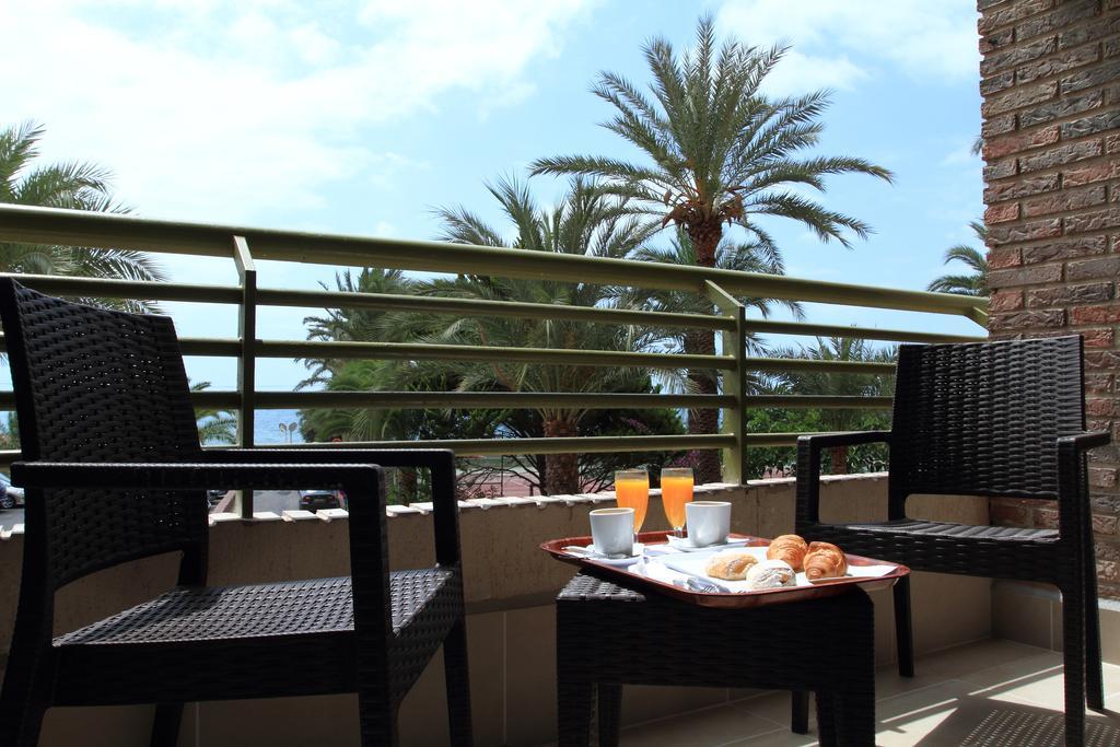 Superior Double Room with Sea View (2 adults + 2 children)