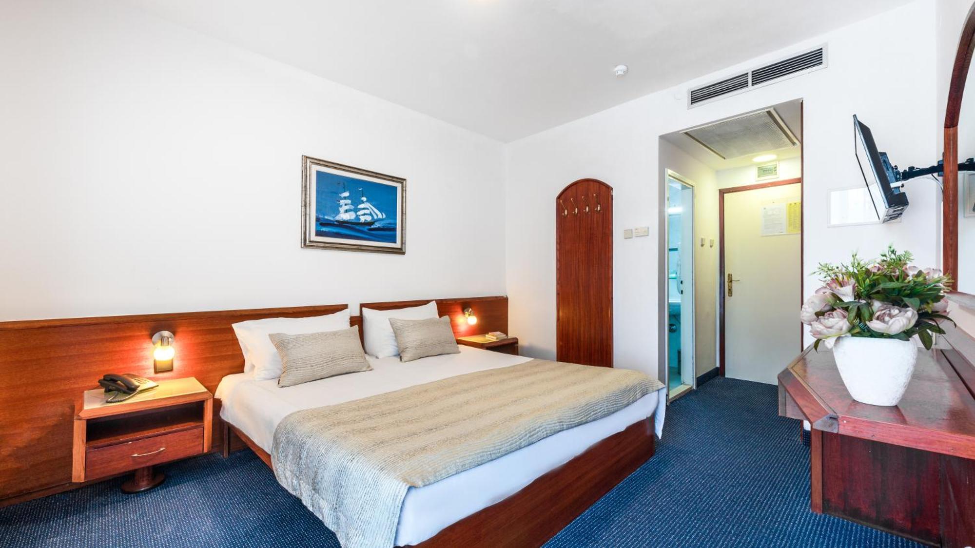 Standard Double or Twin Room,1292192776:JPEG