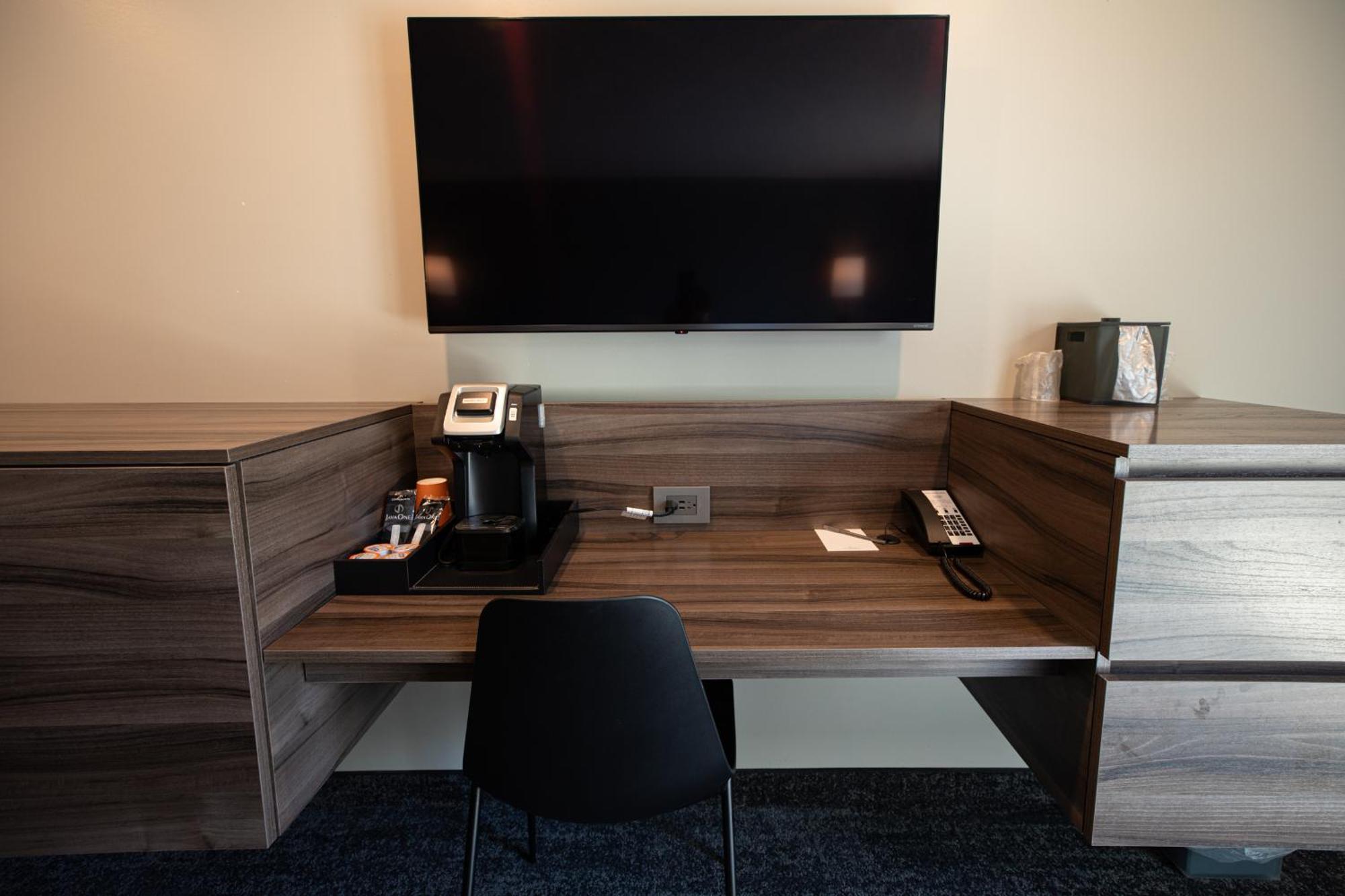 Queen Room with Pool View,1256677999:JPEG