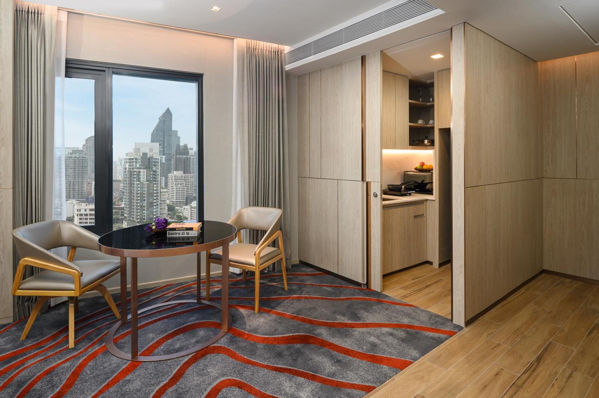 Premier Corner Plus King Room