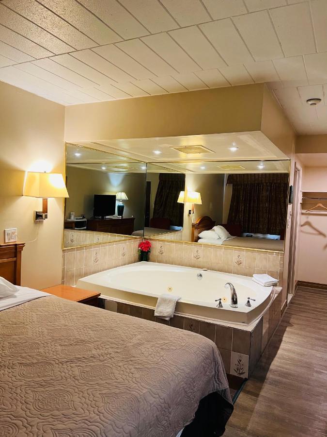 Queen Suite Spa Bath,1235671166:JPEG