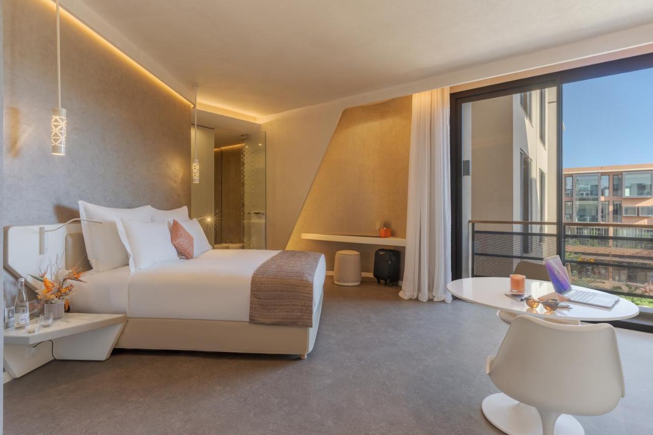 CR Twin Room Avenue