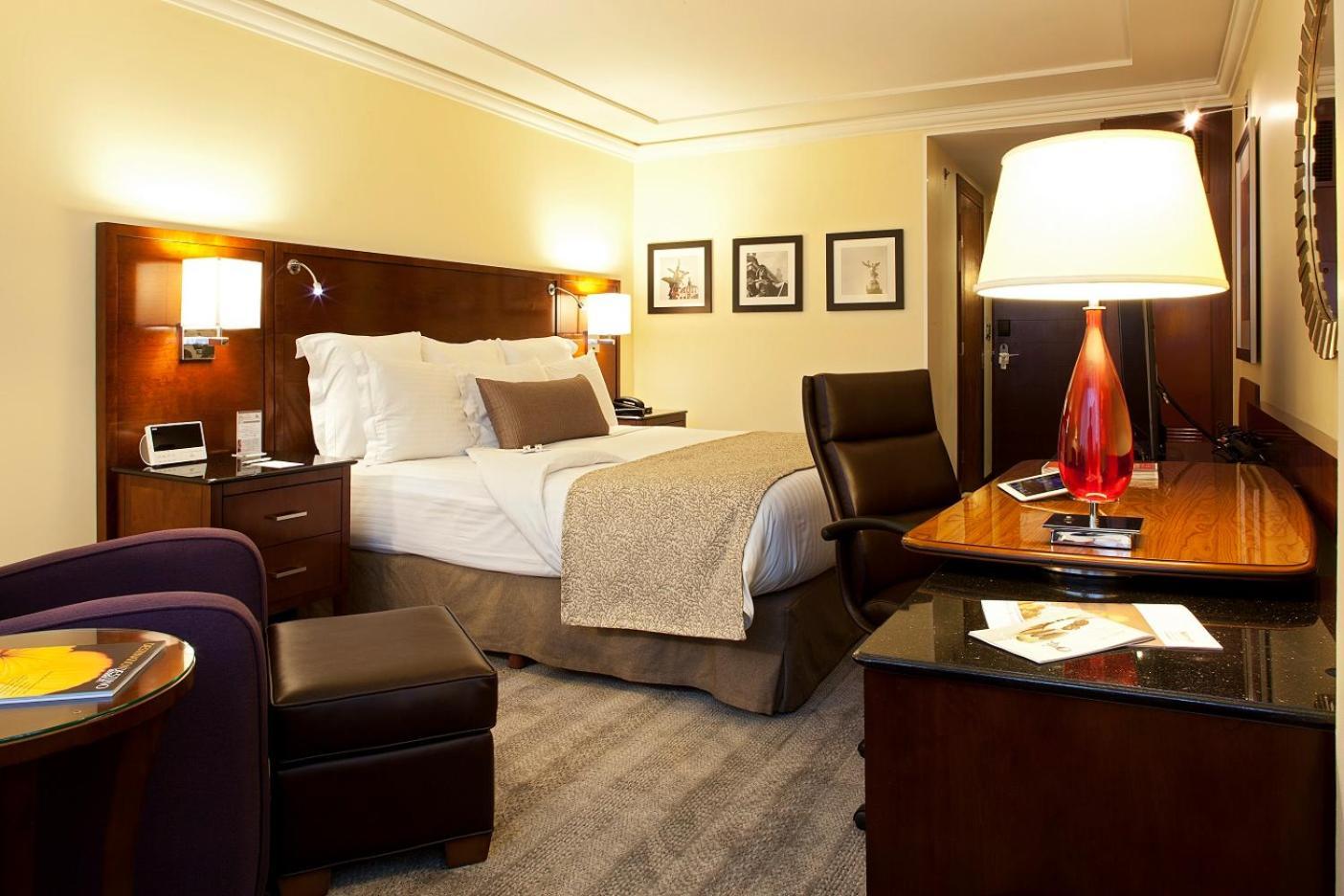 Deluxe King Room