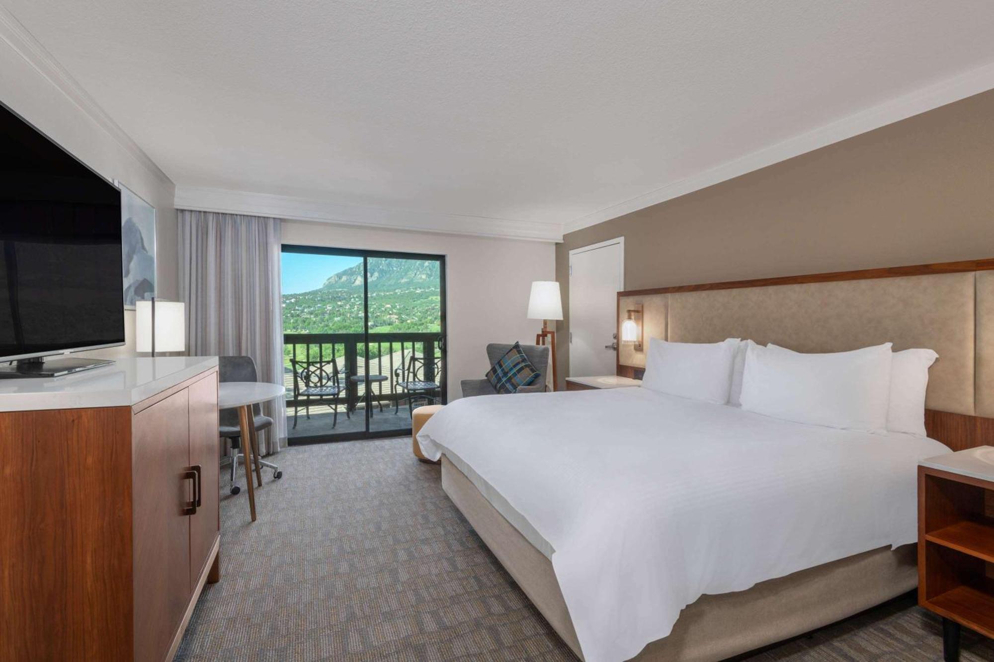 King Room Resort View High Floor,1624749049:JPEG