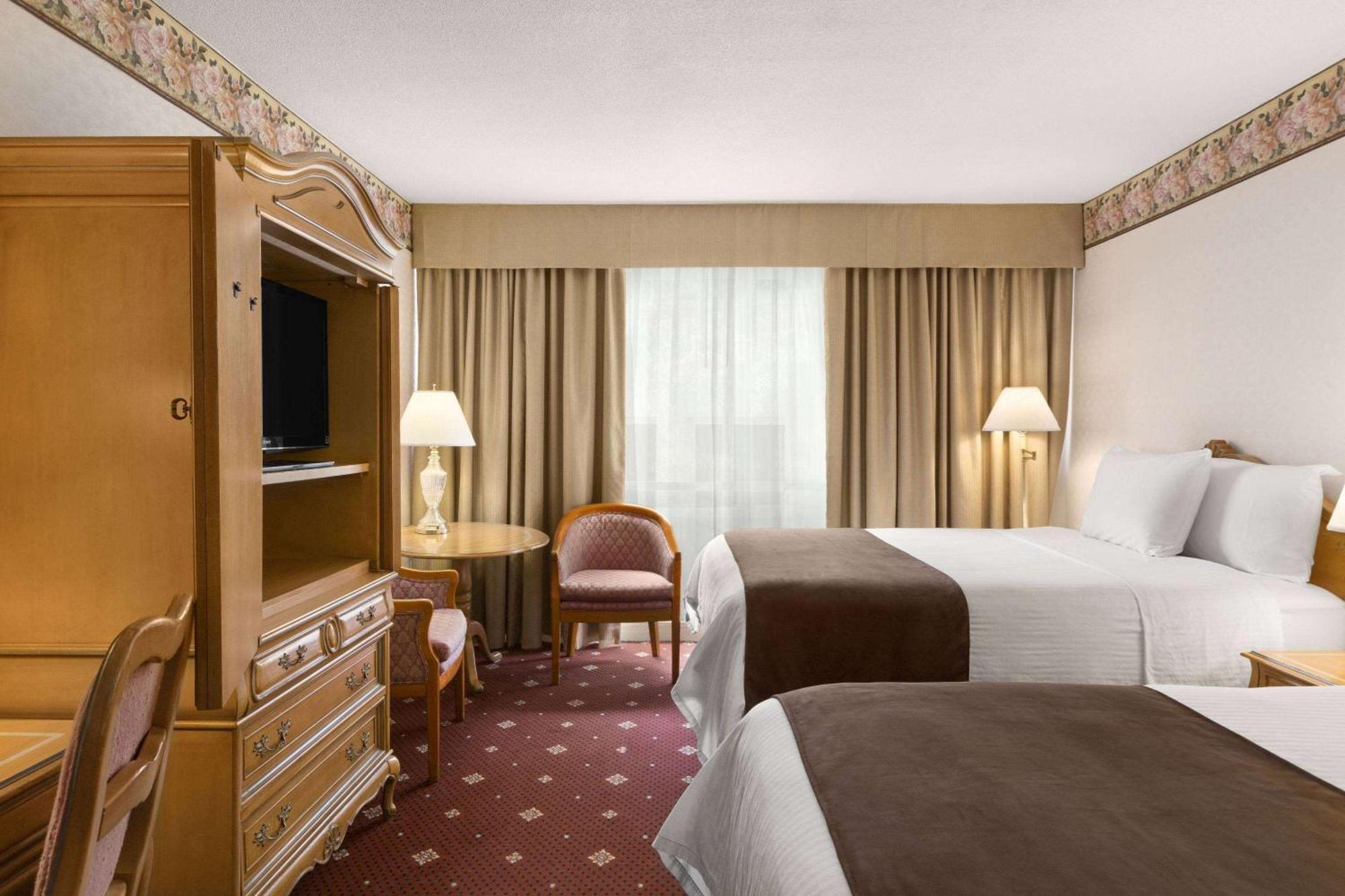Queen Room Two Queen Beds City View,1277474758:JPEG
