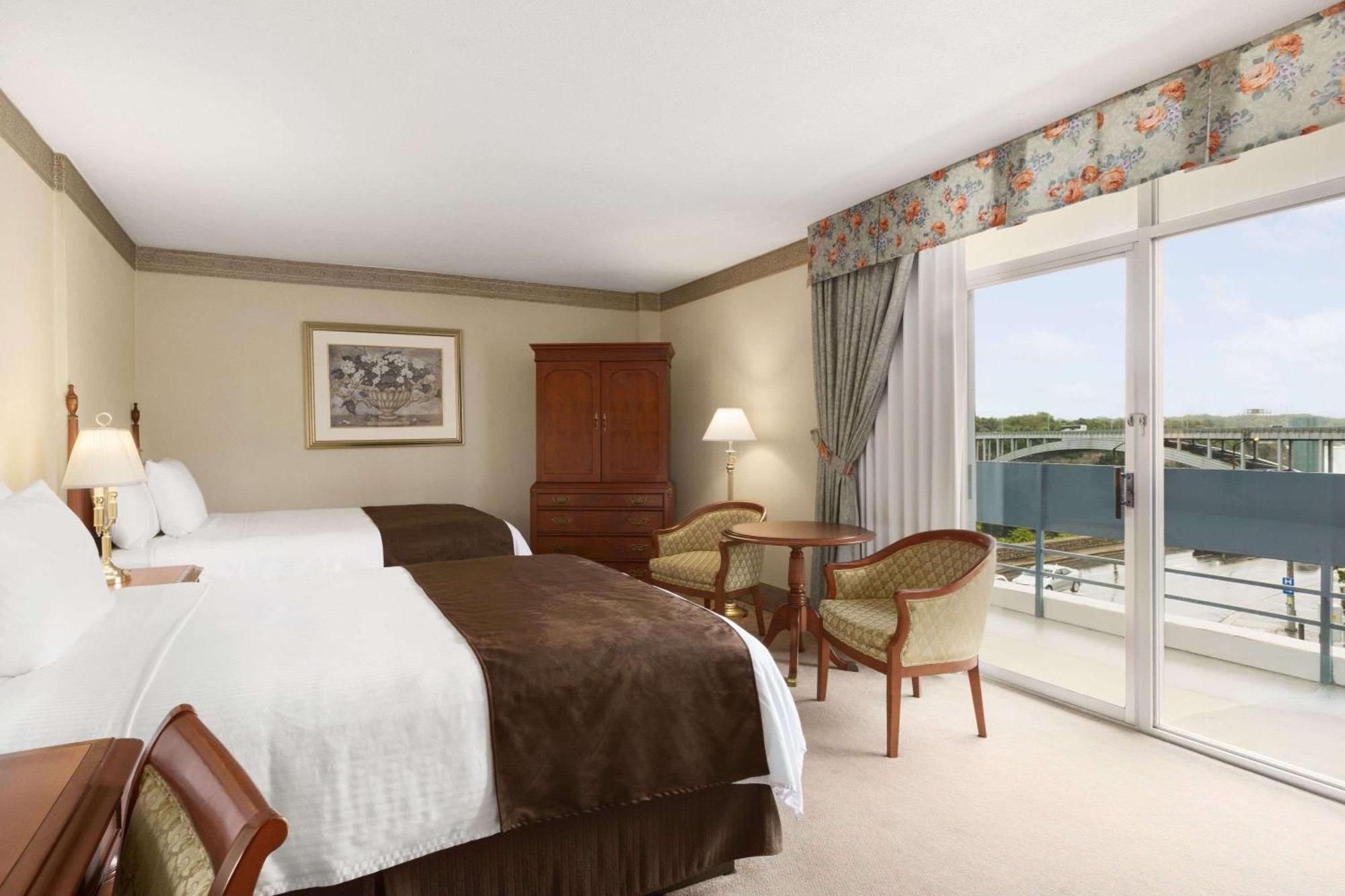 Queen Room Two Queen Beds River Side Non-Smoking,1277474428:JPEG