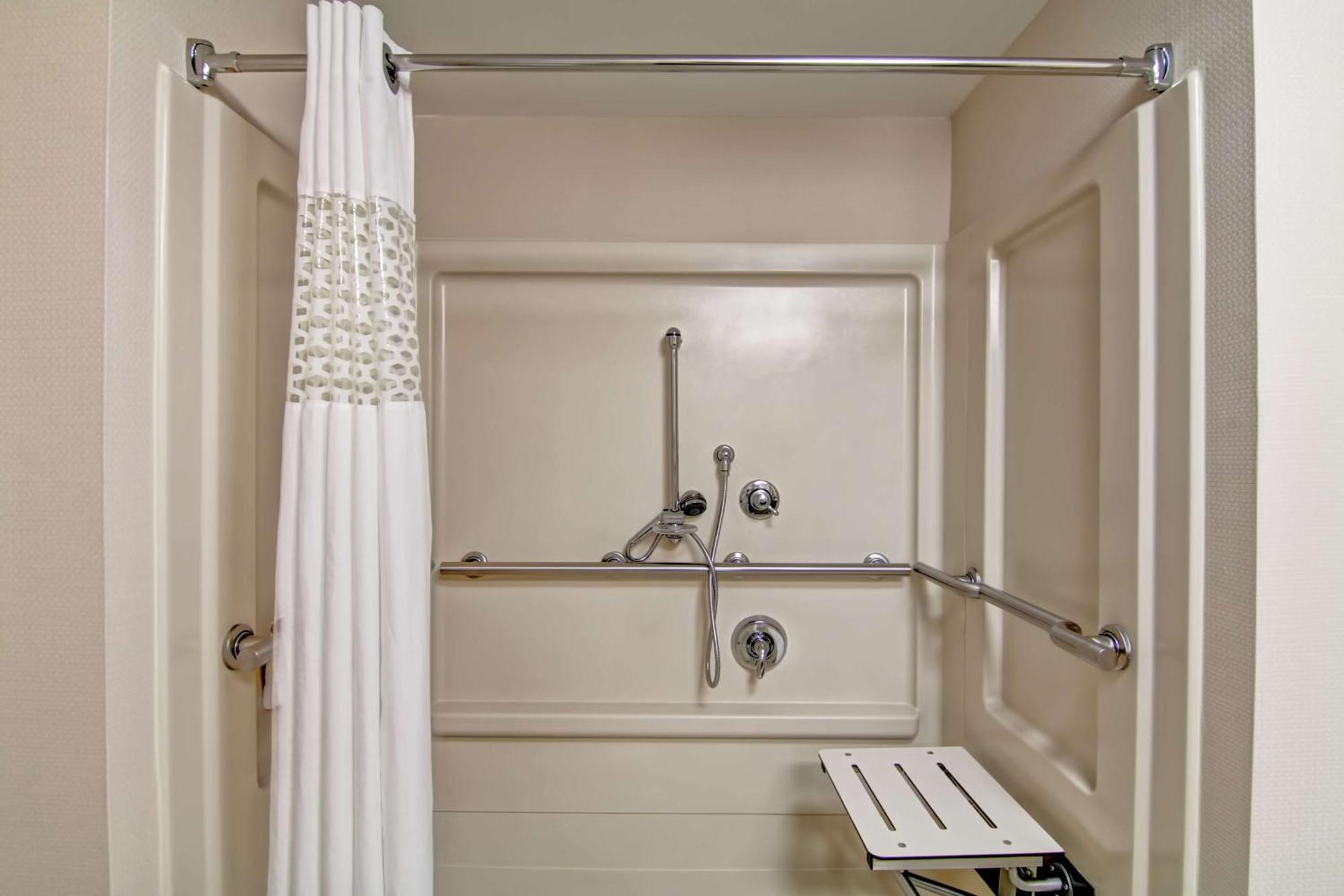 Queen Room Two Queen Beds Roll Shower or Non-Smoking,1551653866:JPEG