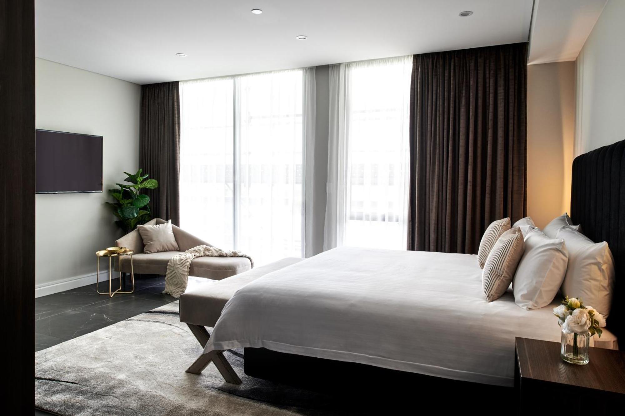 Premium King Room with City View