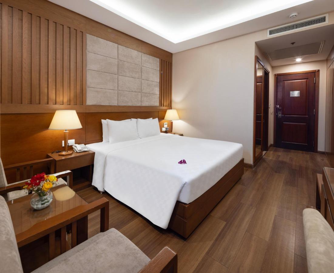 Deluxe Double with Window + Free Minibar