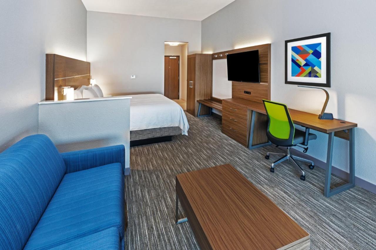 King Suite - Mobility Accessible with Tub