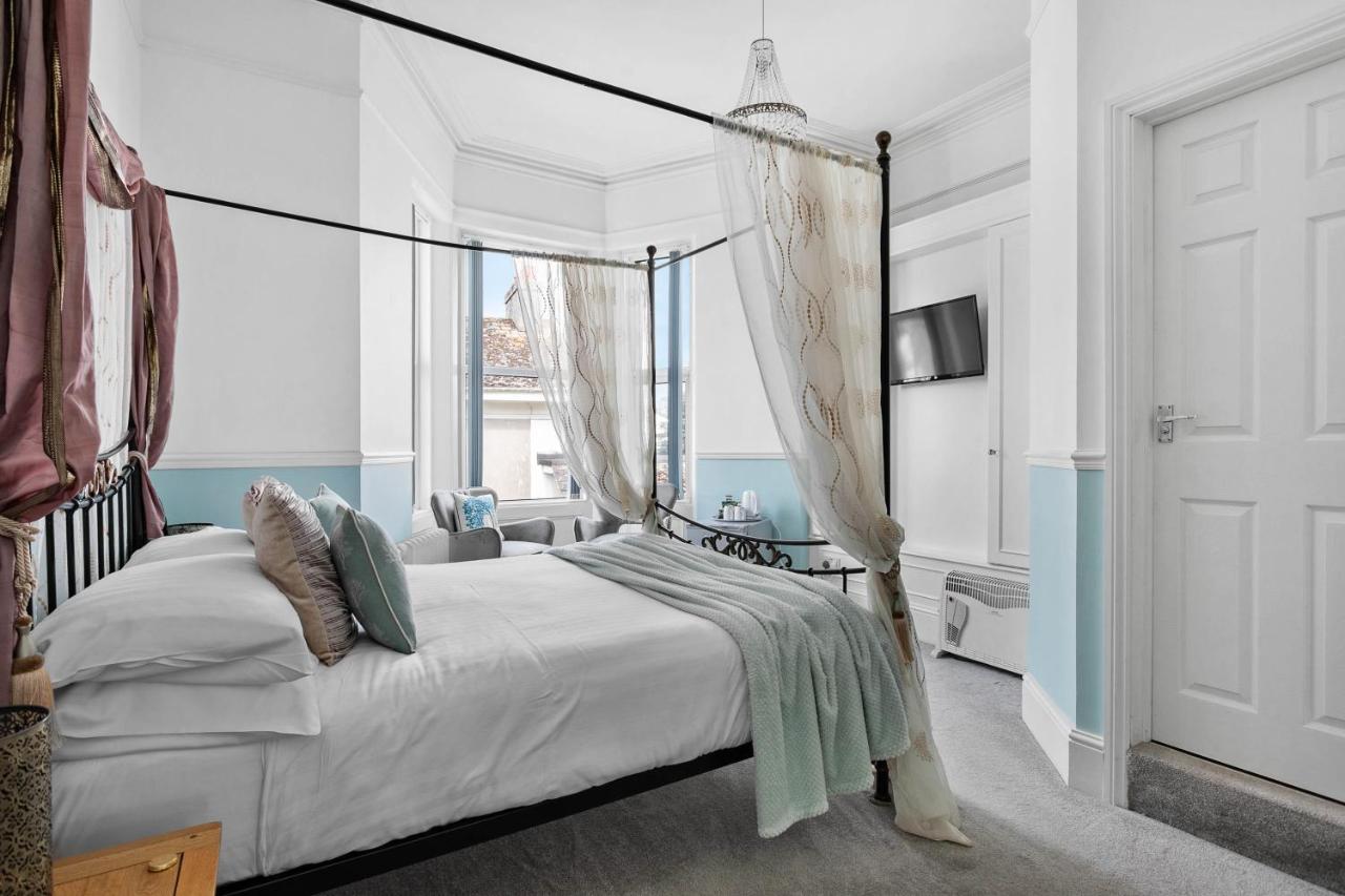 Superior Double Room Four Poster Bed,1330555631:JPEG