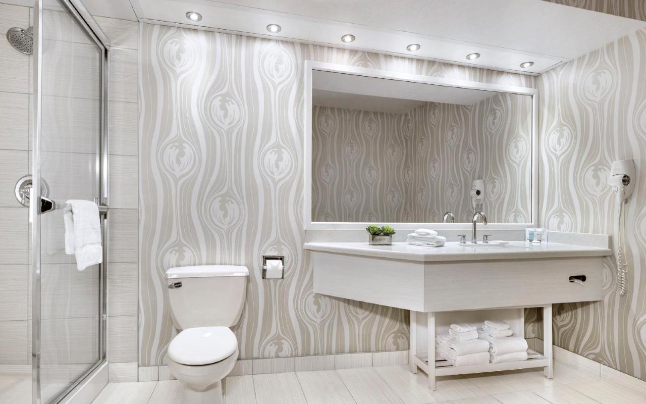 Pyramid Two Queen Corner Suite