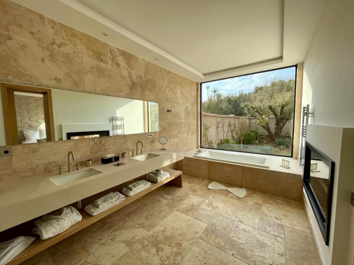 Deluxe Queen Suite