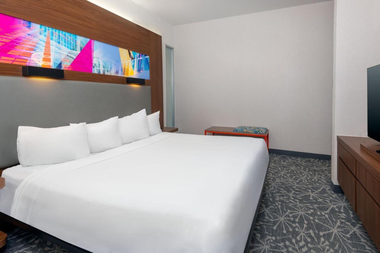 Aloft Suite 1 King,1350860911:JPEG