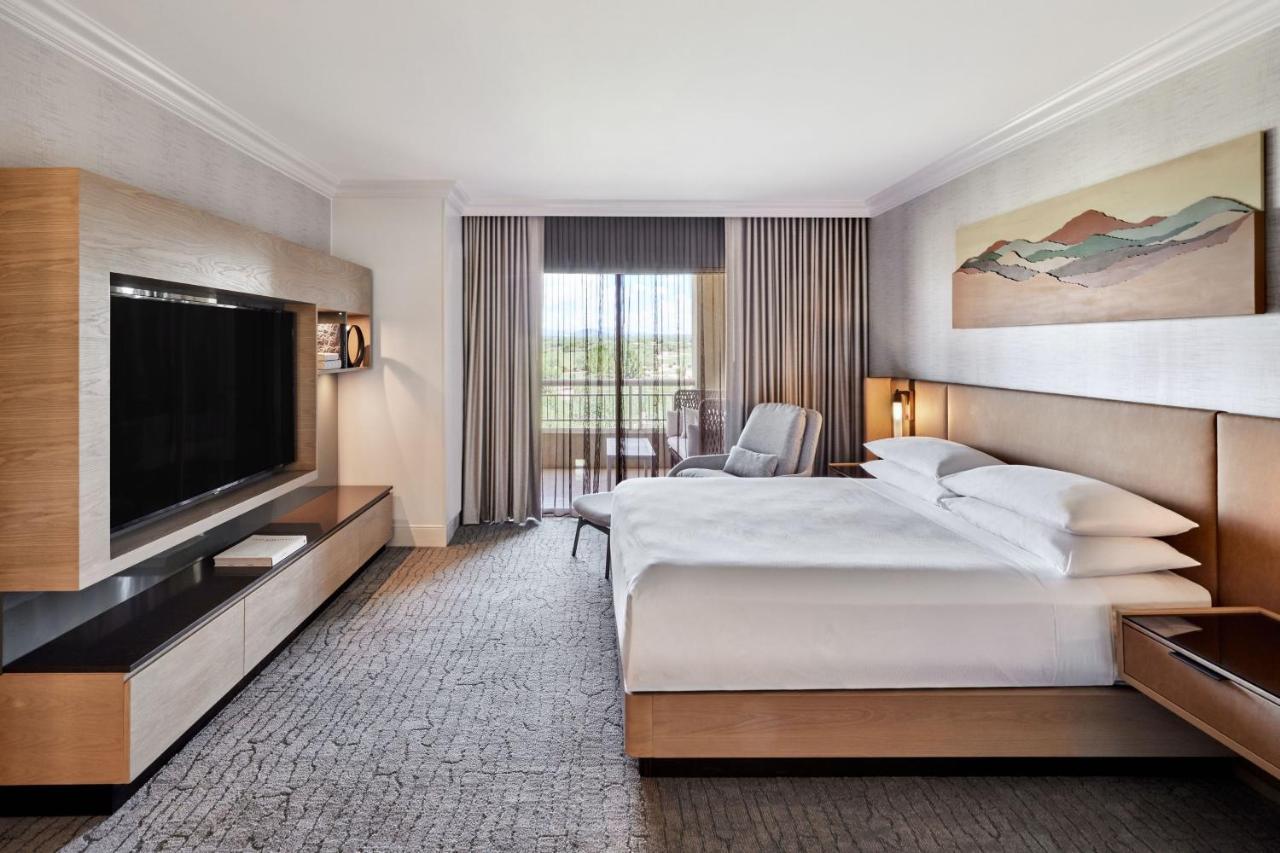 1 Bedroom Executive Suite, 1 King, Sofa bed, Balcony,1351938133:JPEG