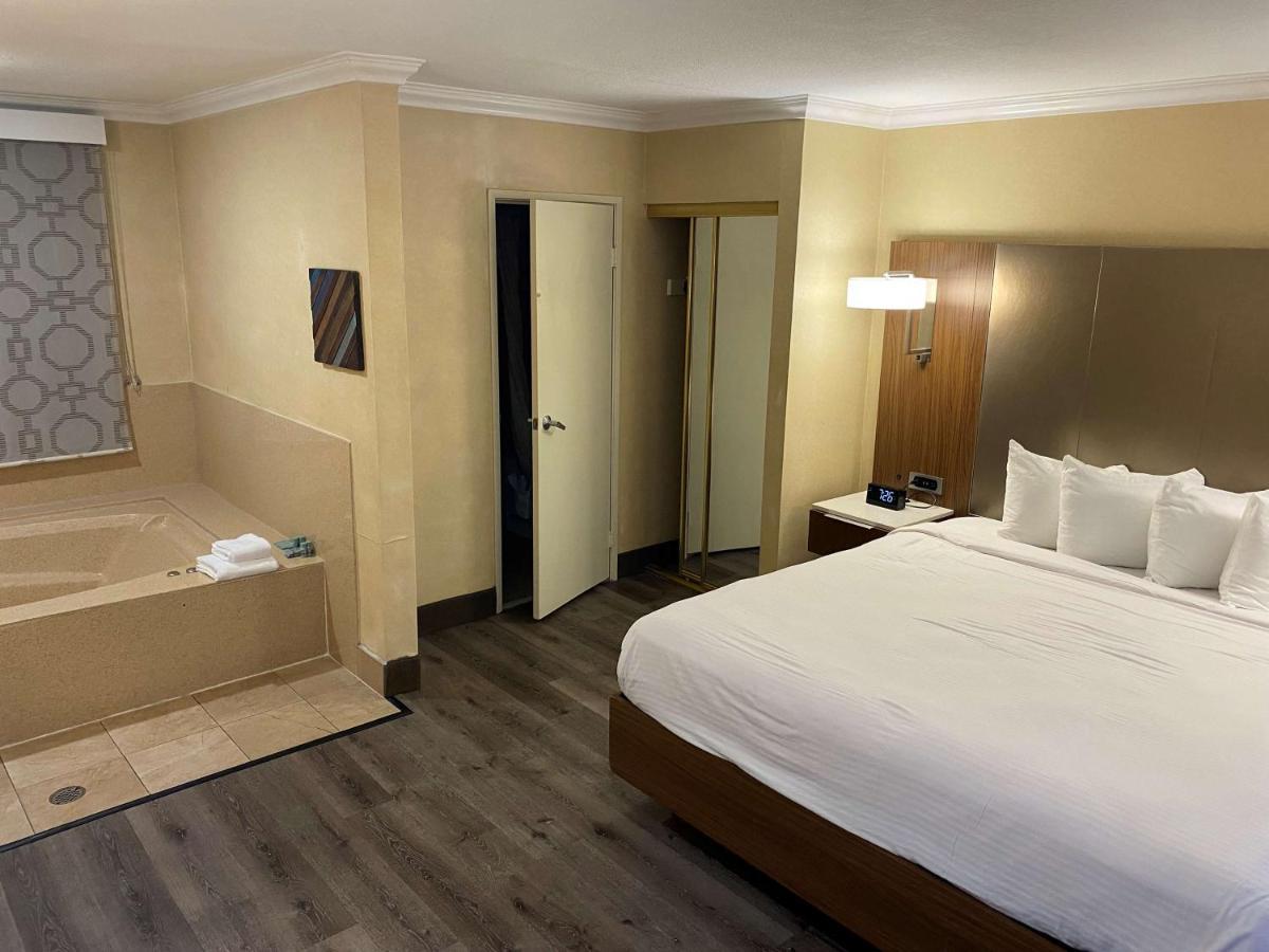 King Room with Spa Bath - Lower Level/Non-Smoking,1706057064:JPEG