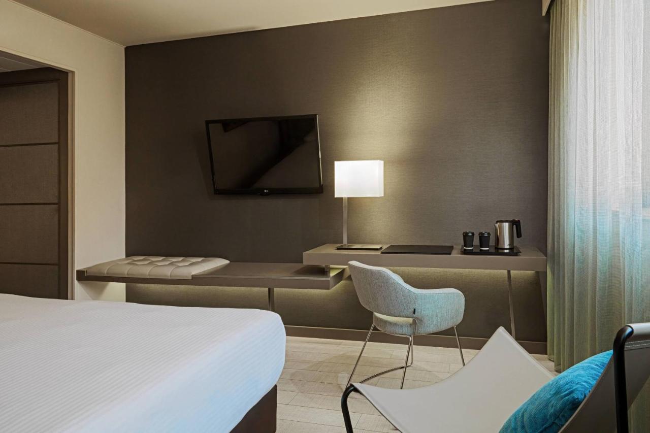 Classic King Room with City View