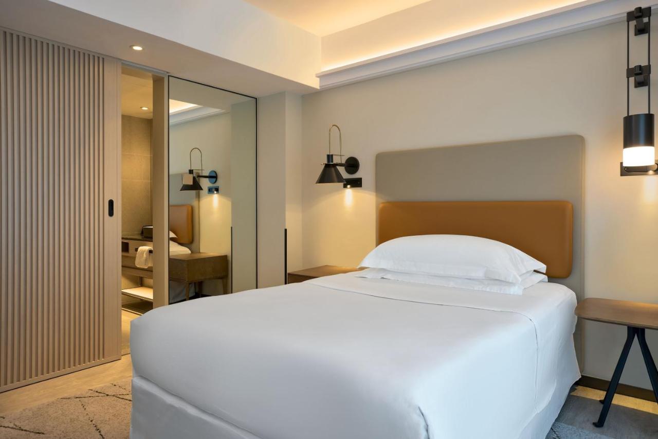 One-Bedroom Junior Suite