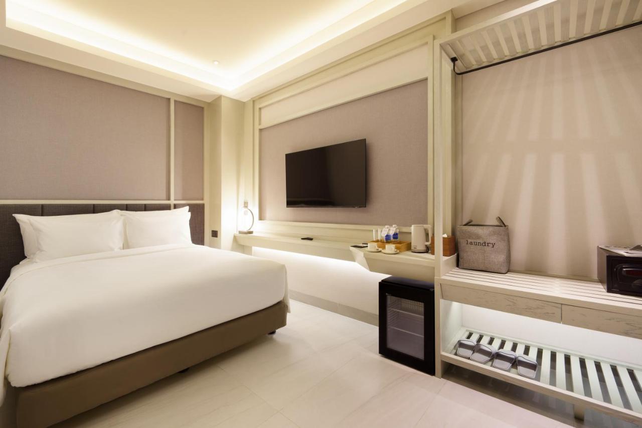 Junior Deluxe - No Window - Complimentary Daily Afternoon Tea & Welcome Minibar