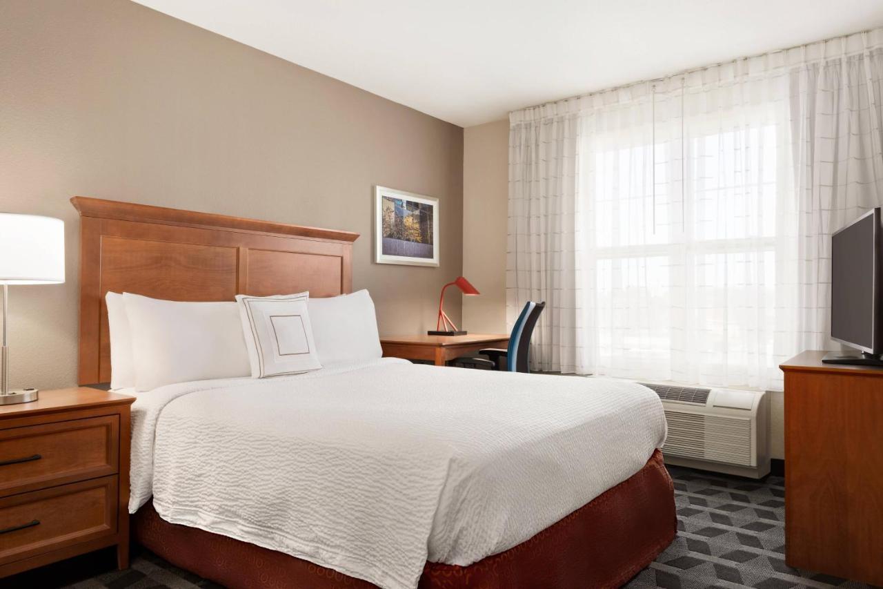 One-Bedroom Queen Suite with Sofa Bed