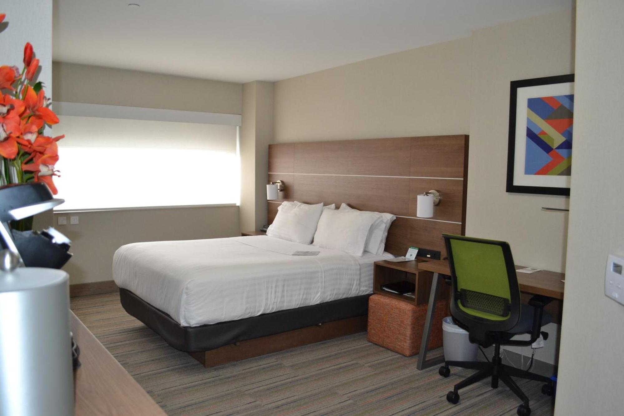 Queen Room - Disability Access with Roll-in Shower