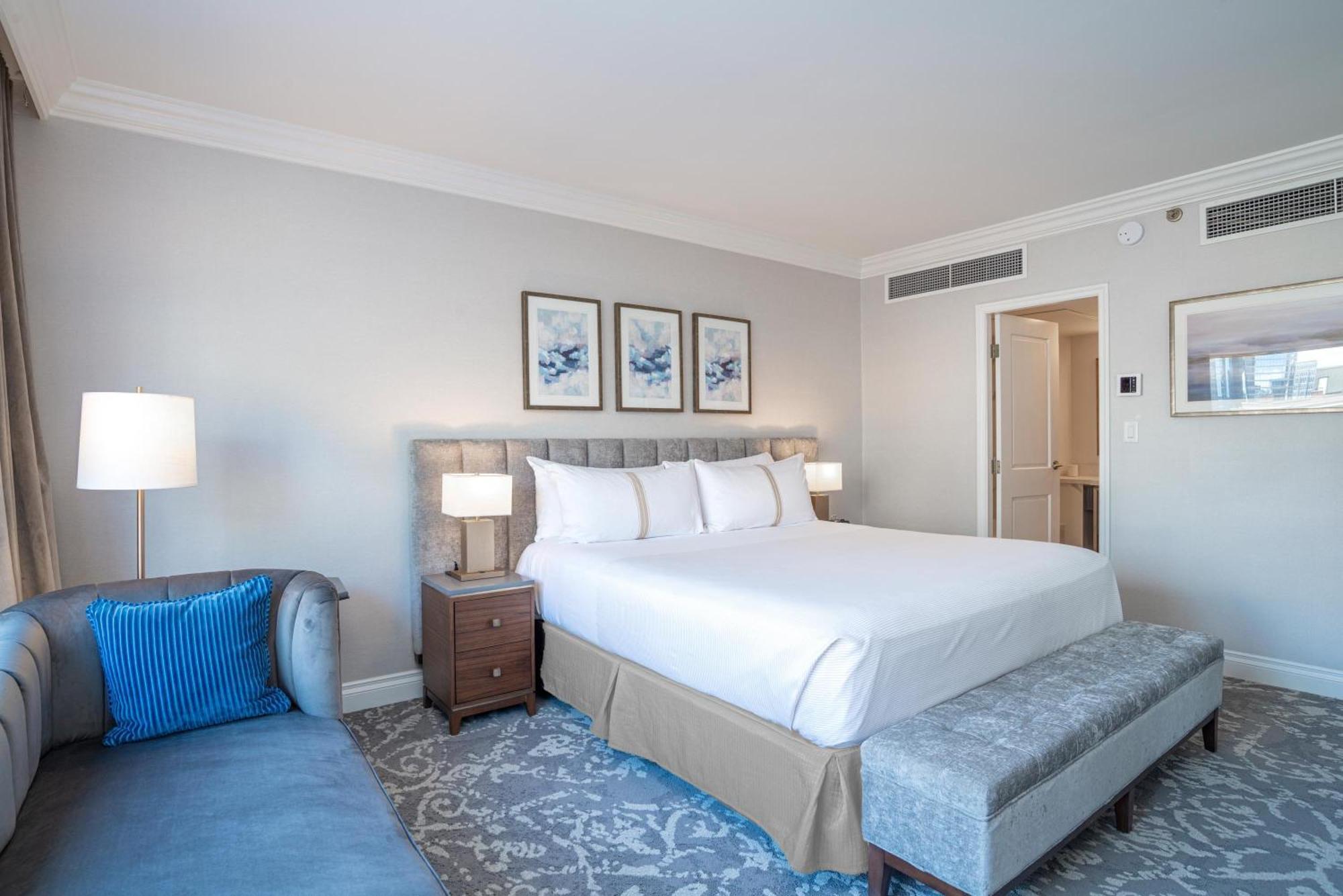 Grand Suite 1 King Bed Sofa Bed Wet Bar,1212568906:JPEG