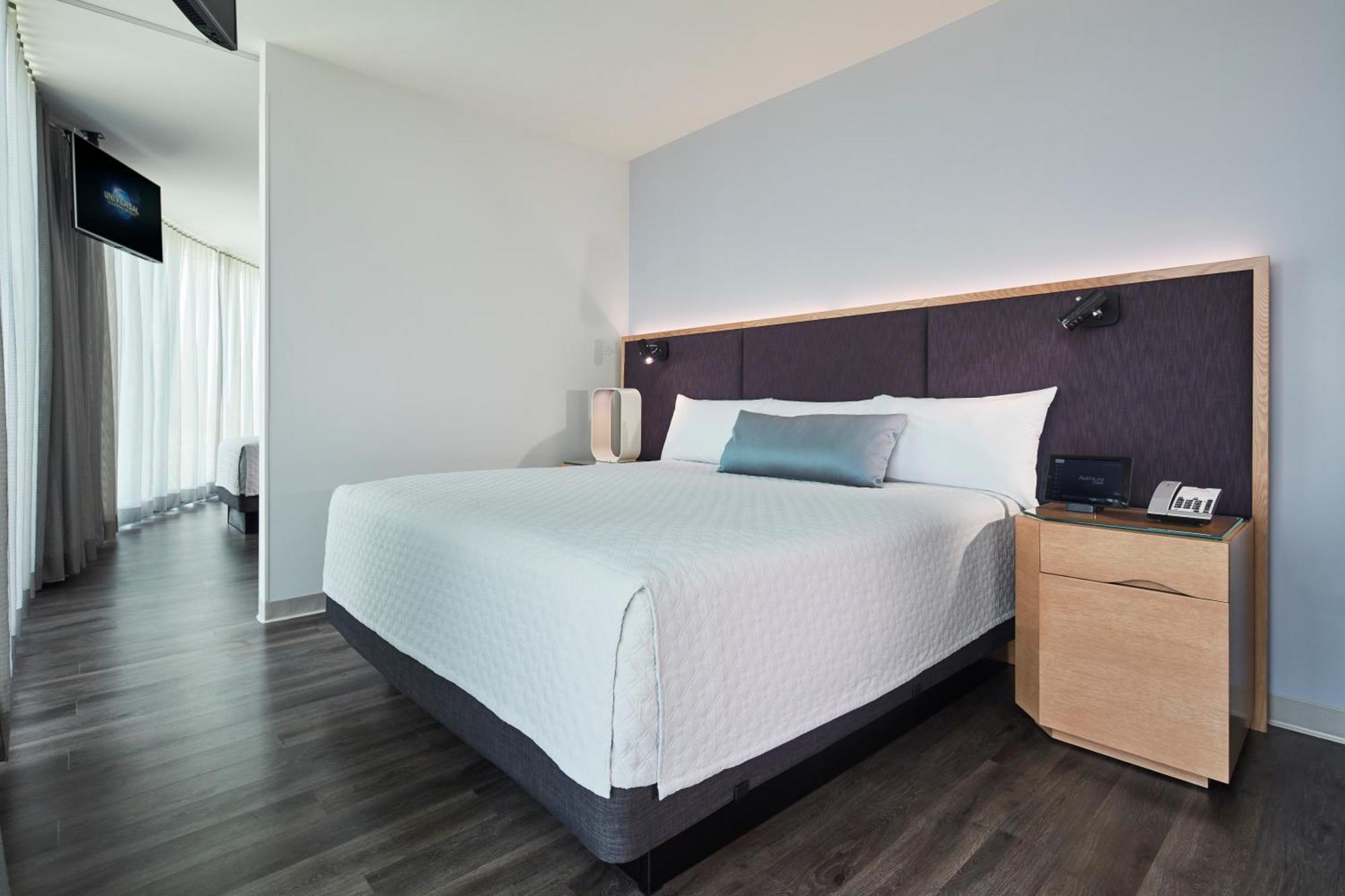 Kids Suite Includes Early Park Admission*,1448482054:JPEG