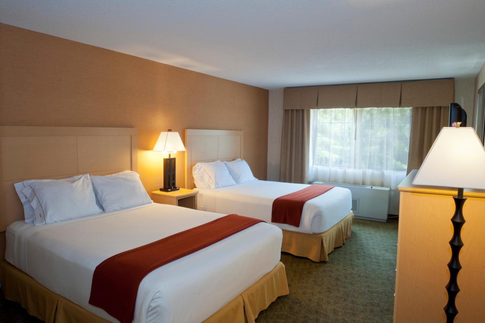 Queen Suite with Two Queen Beds