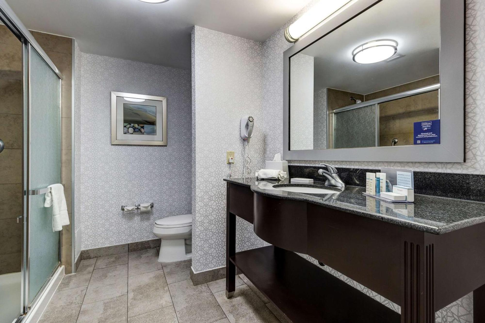 King Room with Hot Tub - Non-Smoking
