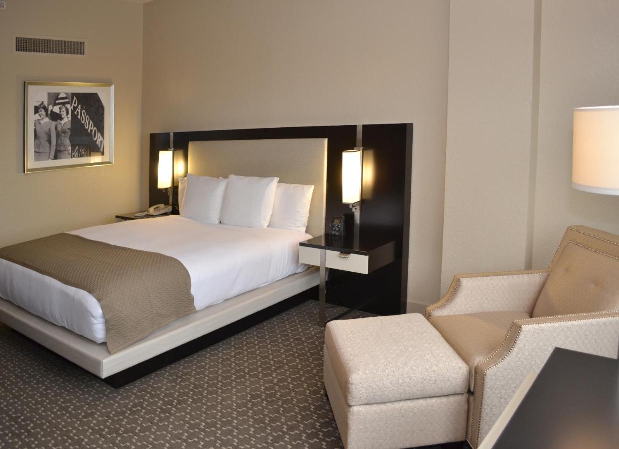 King Room Accessible Tub - Mobility Access/Non-Smoking