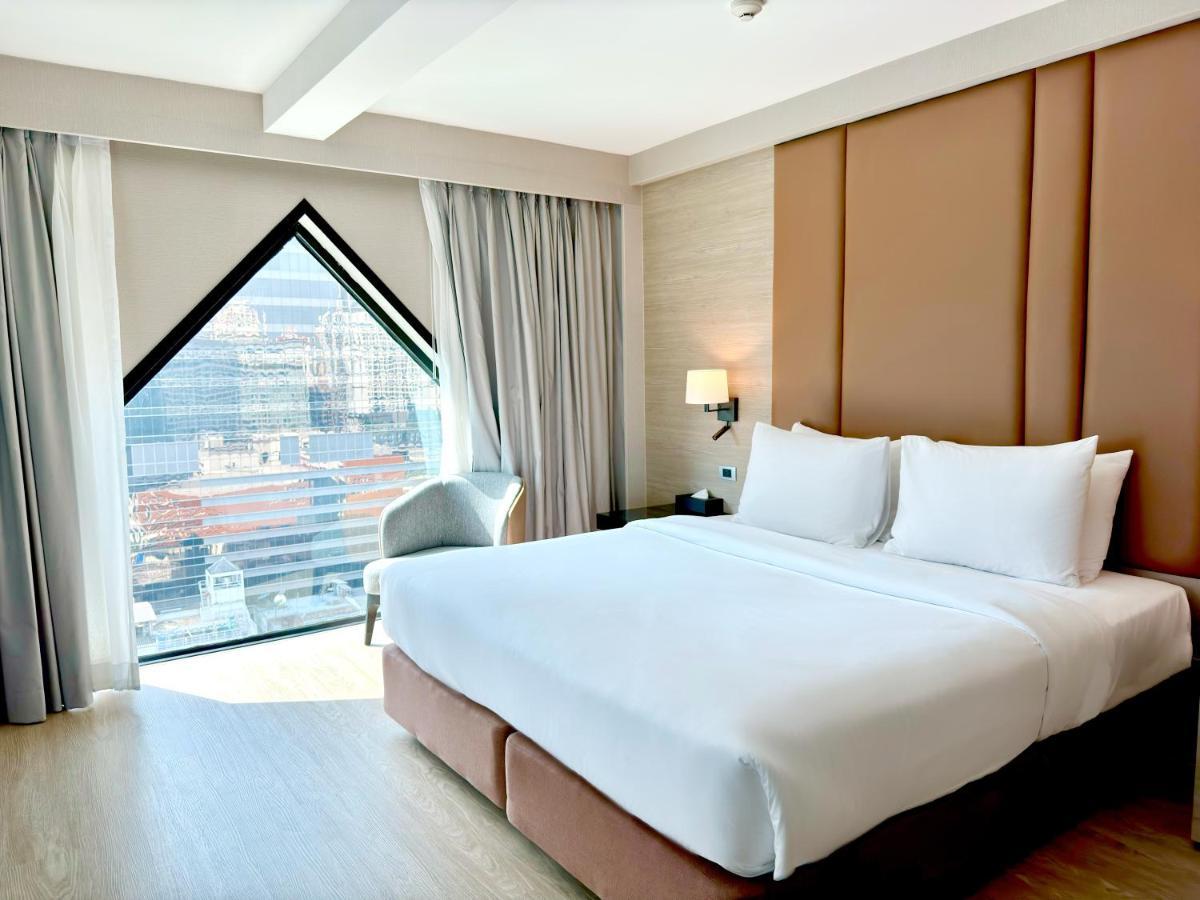 Executive King Suite - Non-Smoking