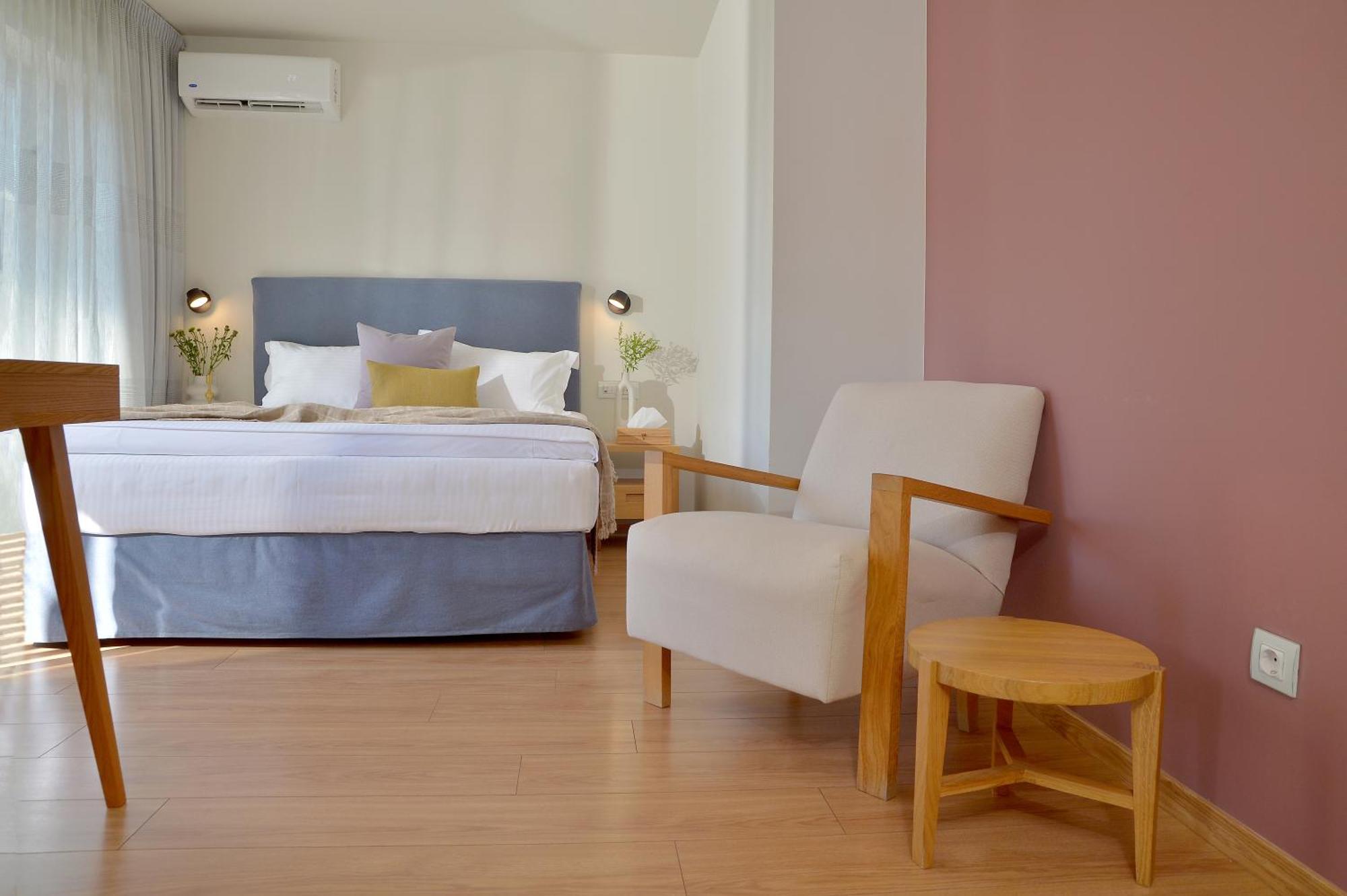 Standard Room,1503343513:JPEG