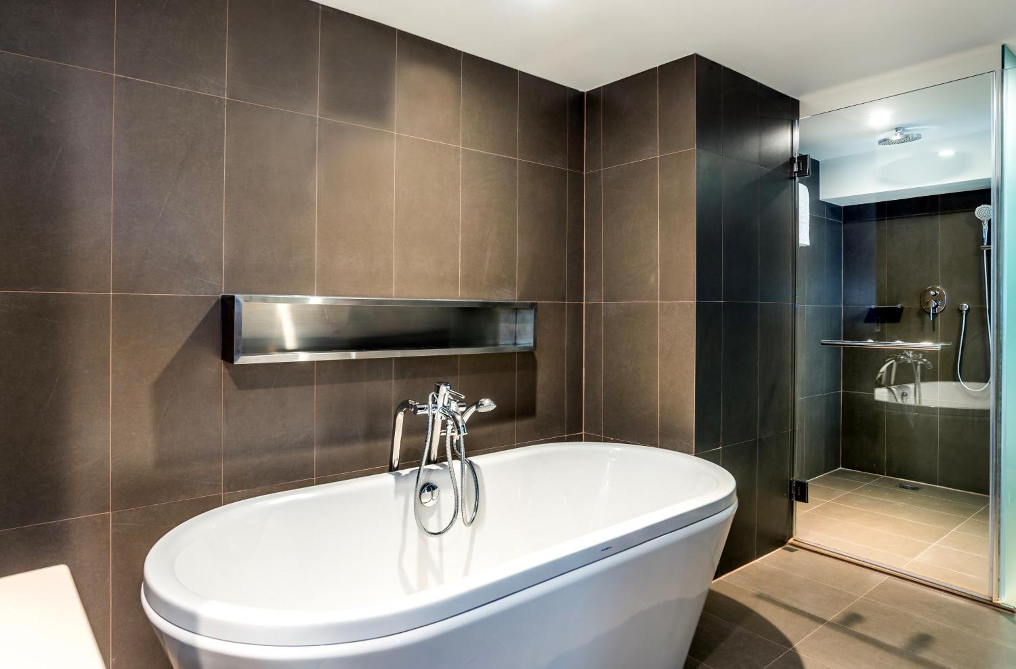 Deluxe King Suite