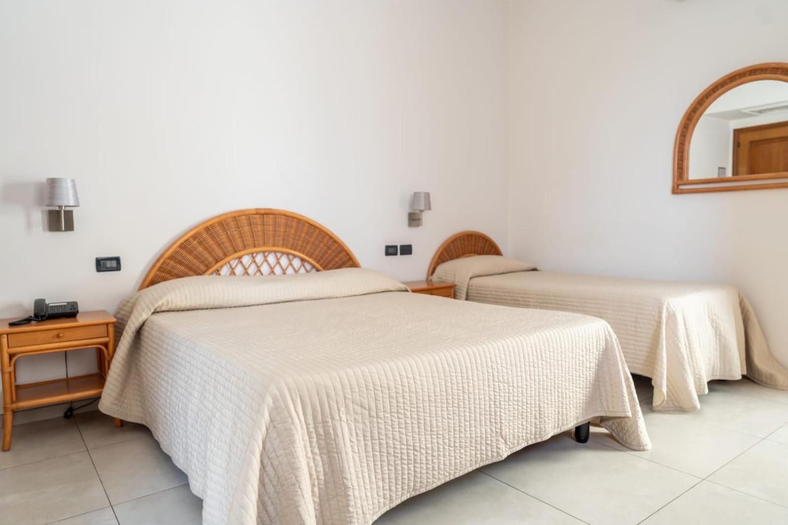 Standard Triple Room with Sea View