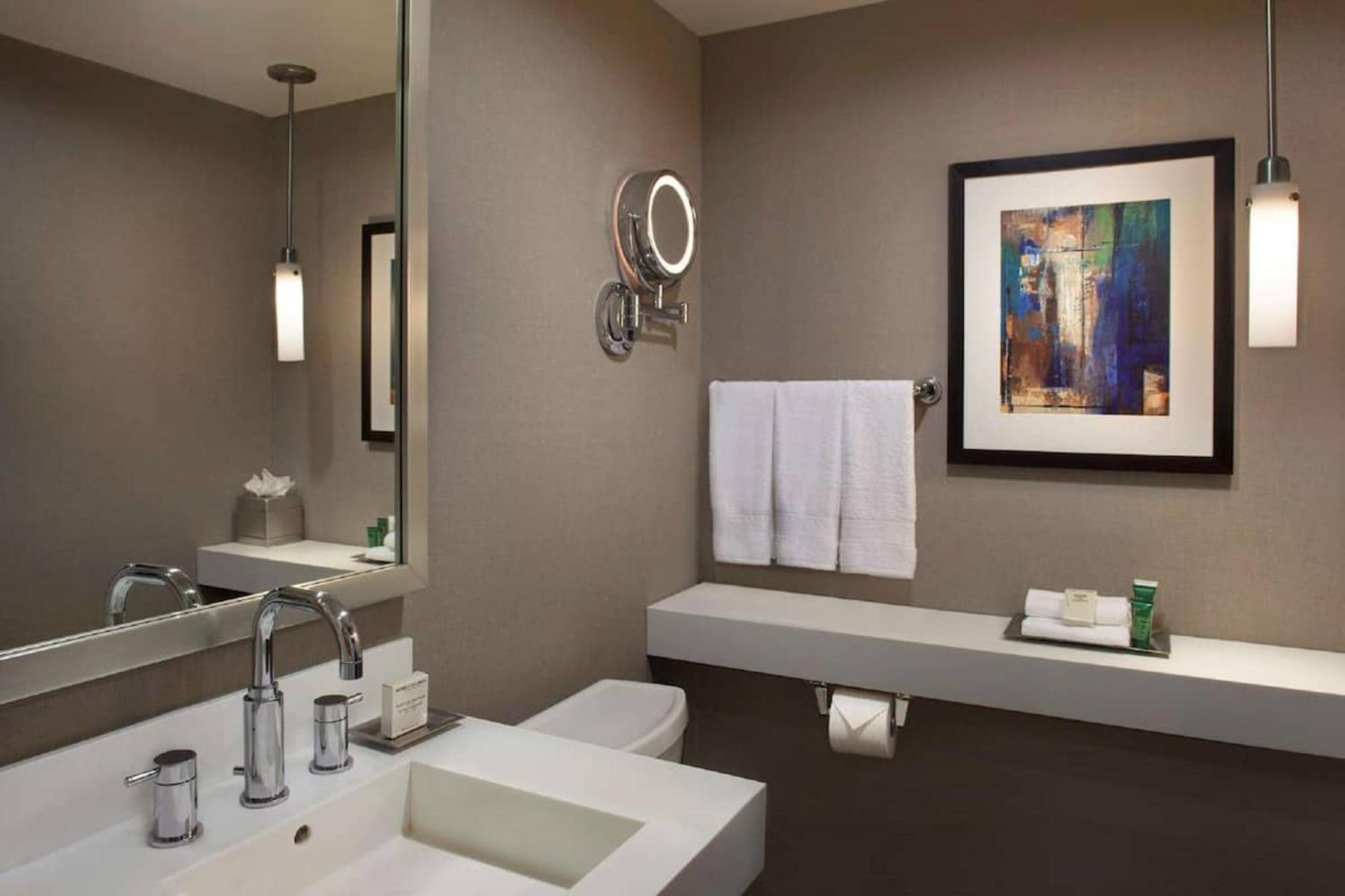 Two-Bedroom Corner Suite,1678632447:JPEG