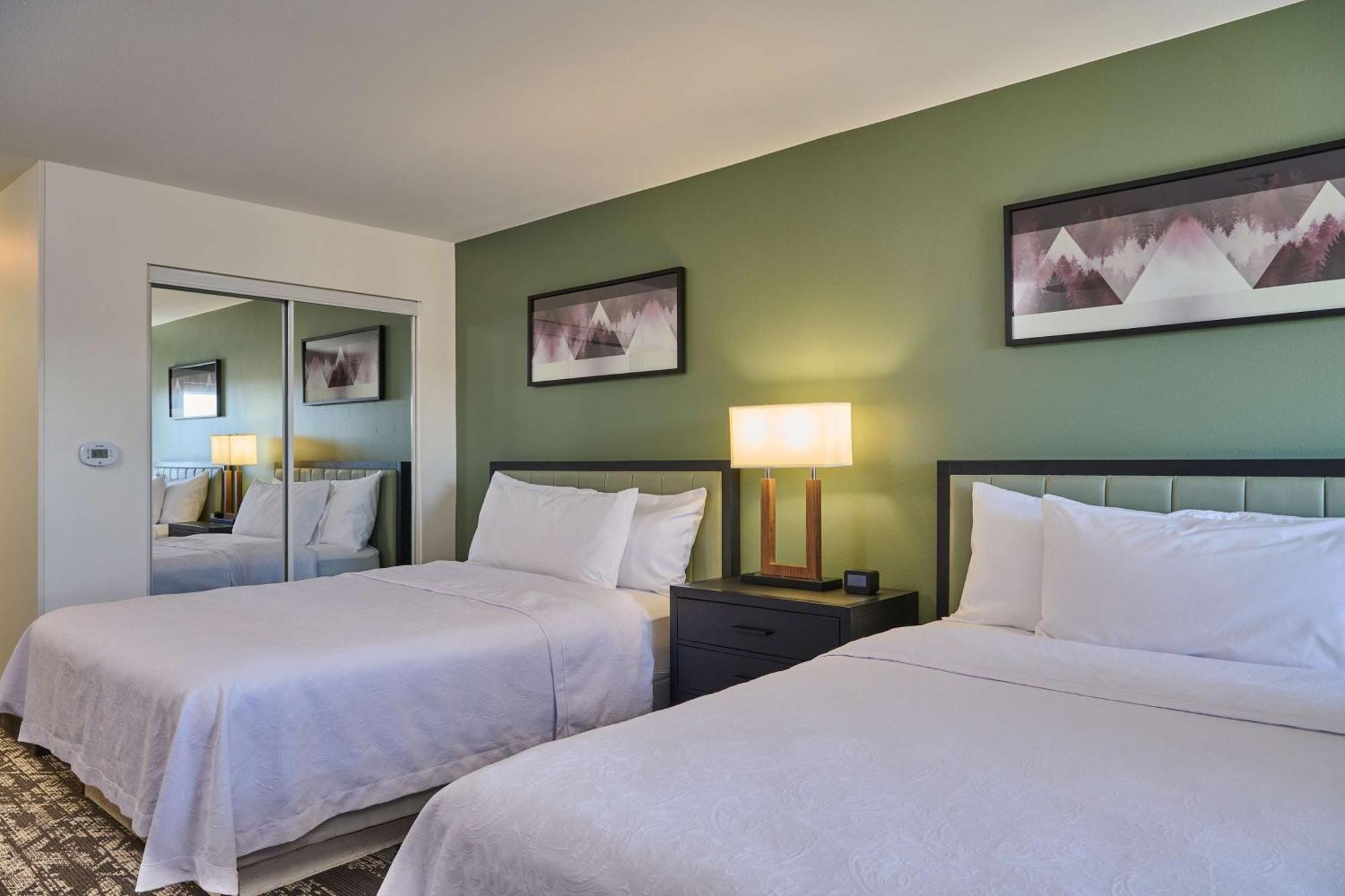 One-Bedroom Queen Suite with Two Queen Beds - Non-Smoking
