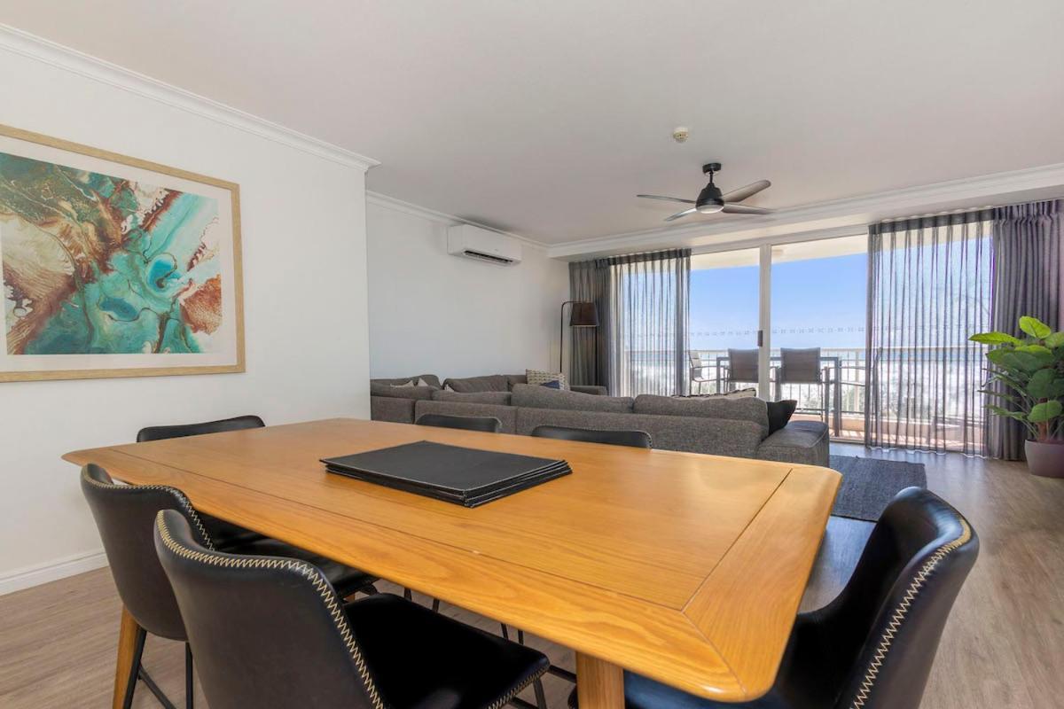 Three-Bedroom Executive Apartment Ocean Views,1541131480:JPEG