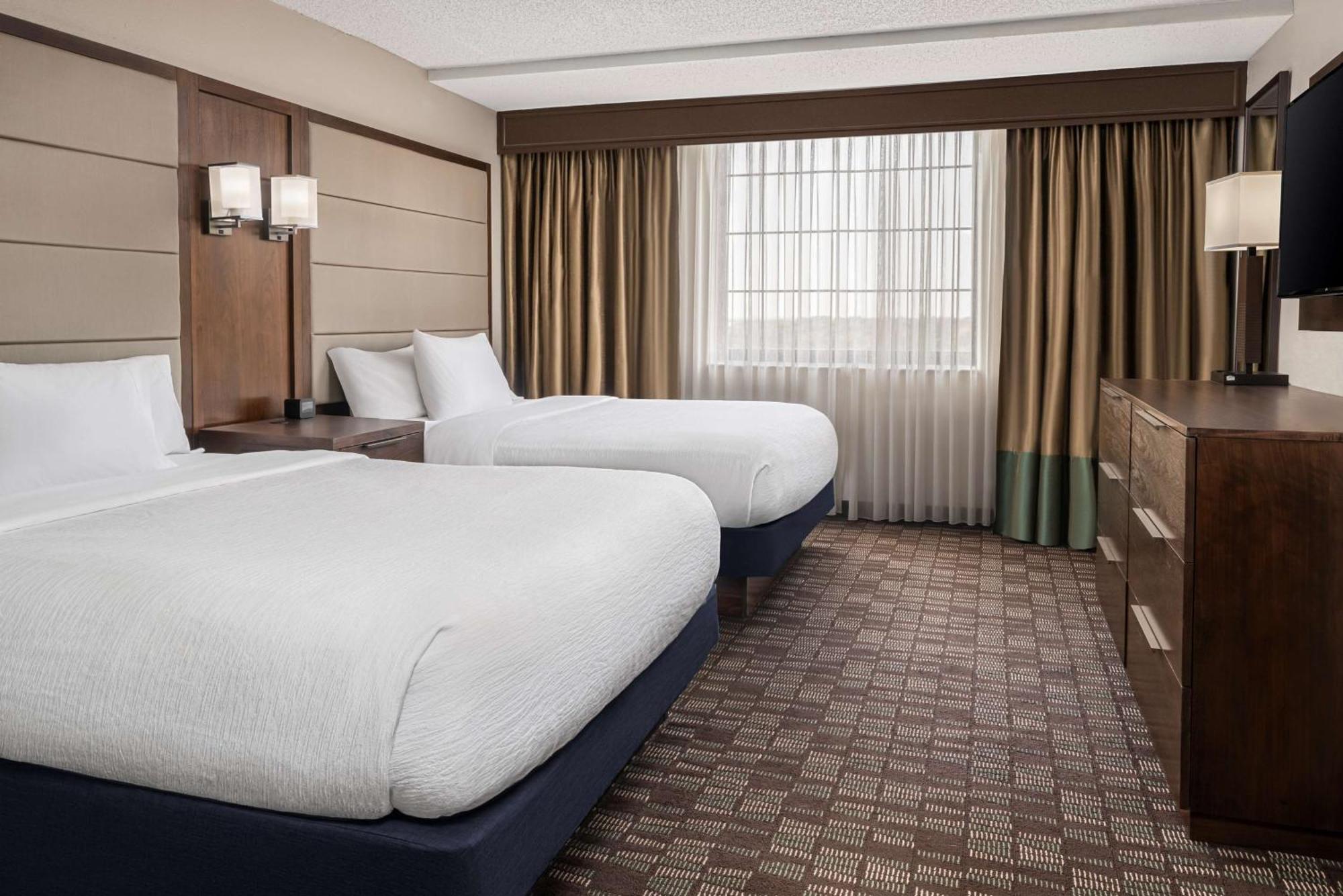 Double Room with Two Double Beds - Mobility Accessible/Roll In Shower