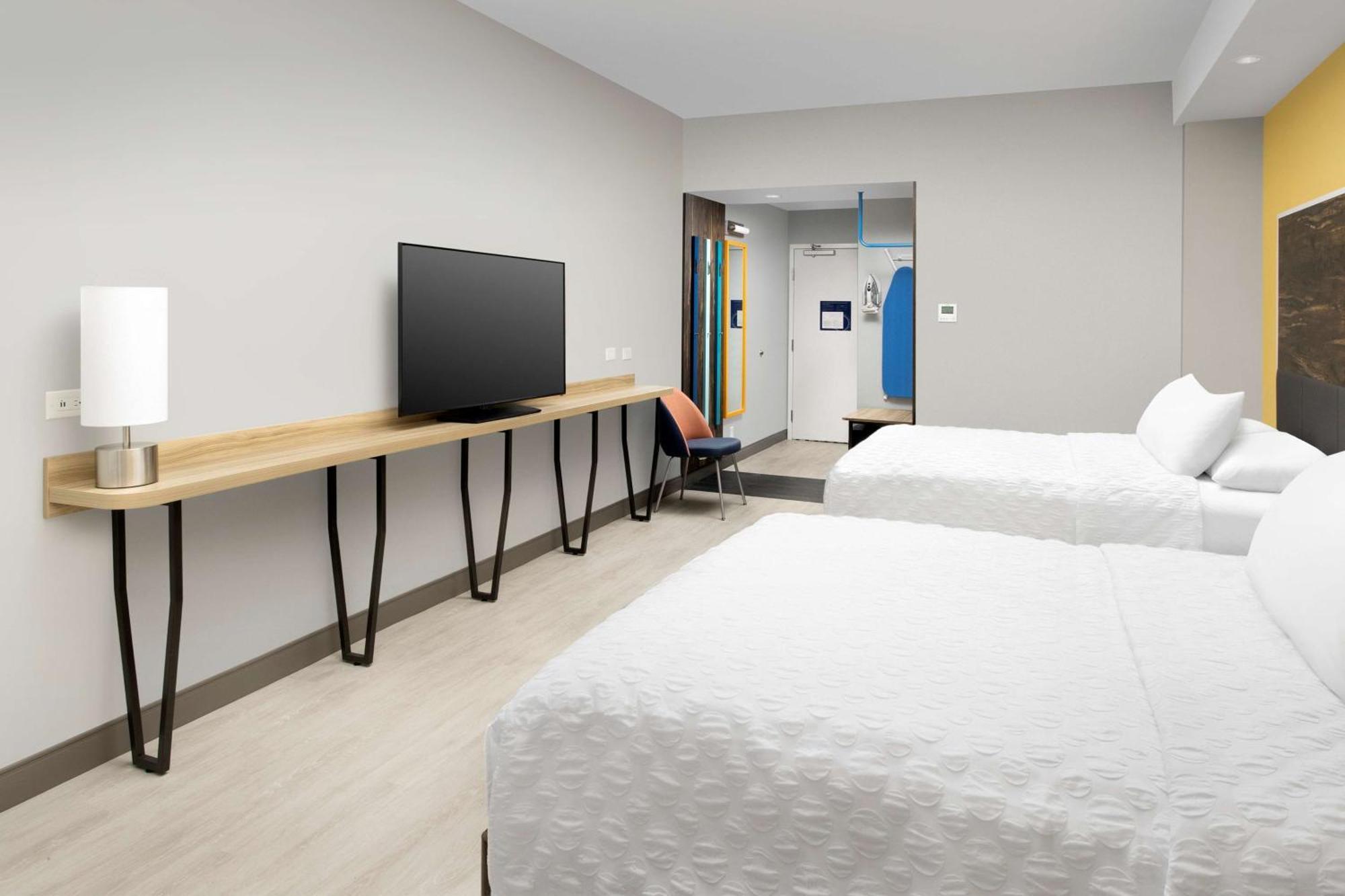 Queen Room with Two Queen Beds - Hearing Access