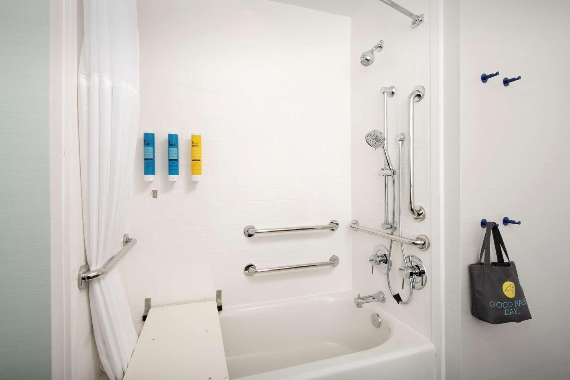 King Room with Tub - Hearing Accessible