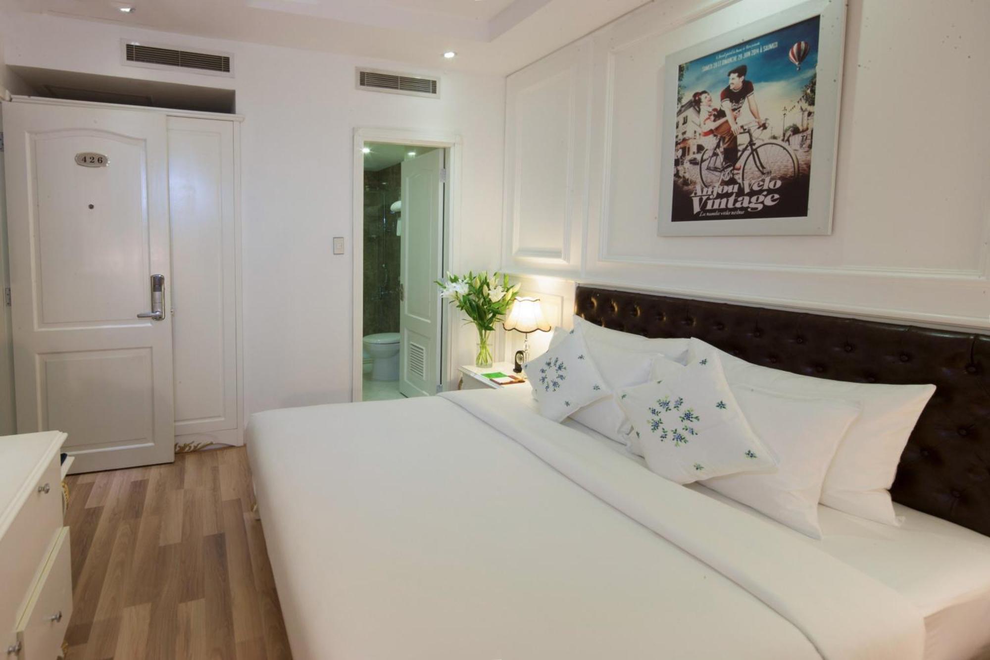 Saigon Tranquil Deluxe Room